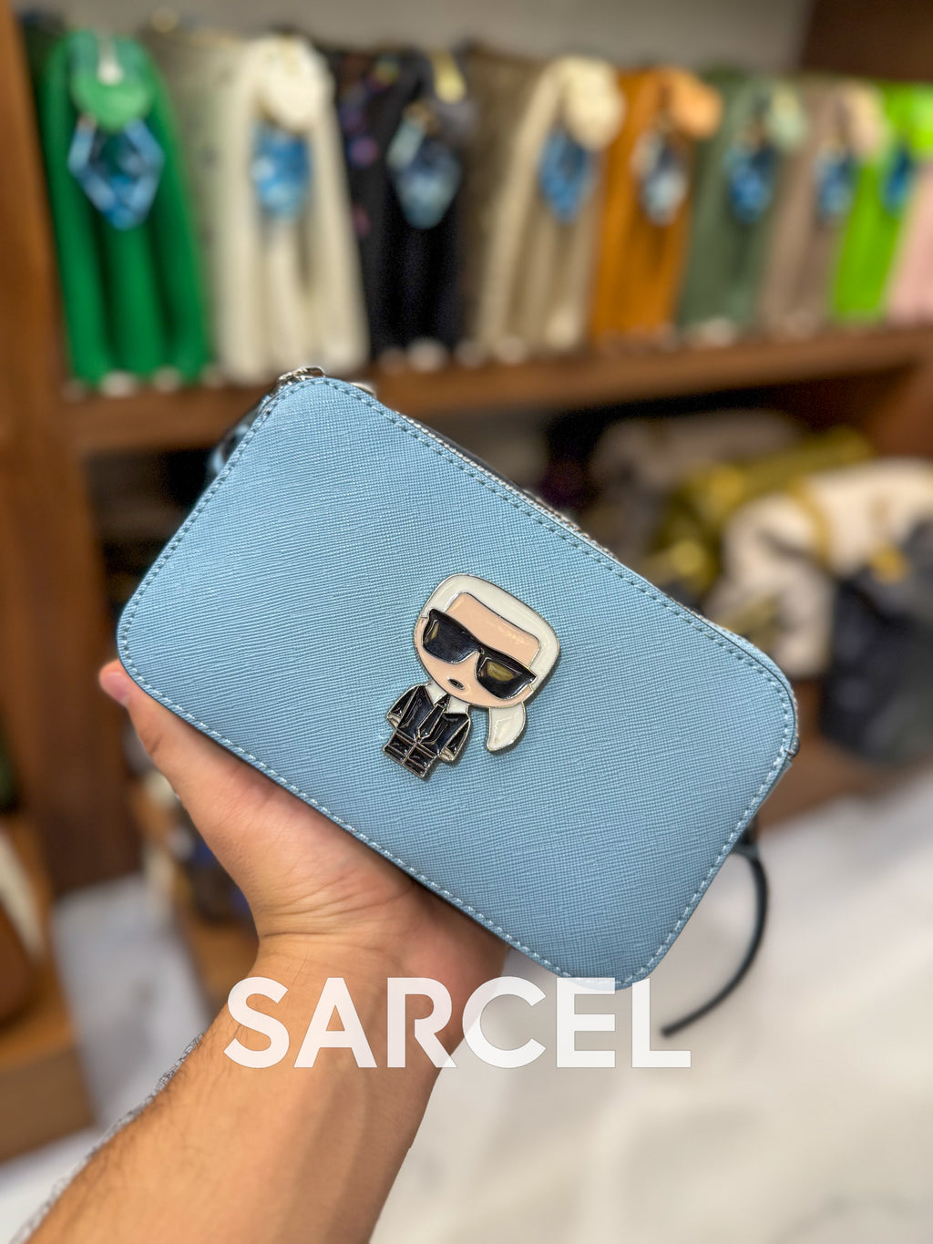 Sac Bandoulière Karl Bleu Pastel Froid – 100% Cuir Véritable & Finitions Haute Qualité KL-1004