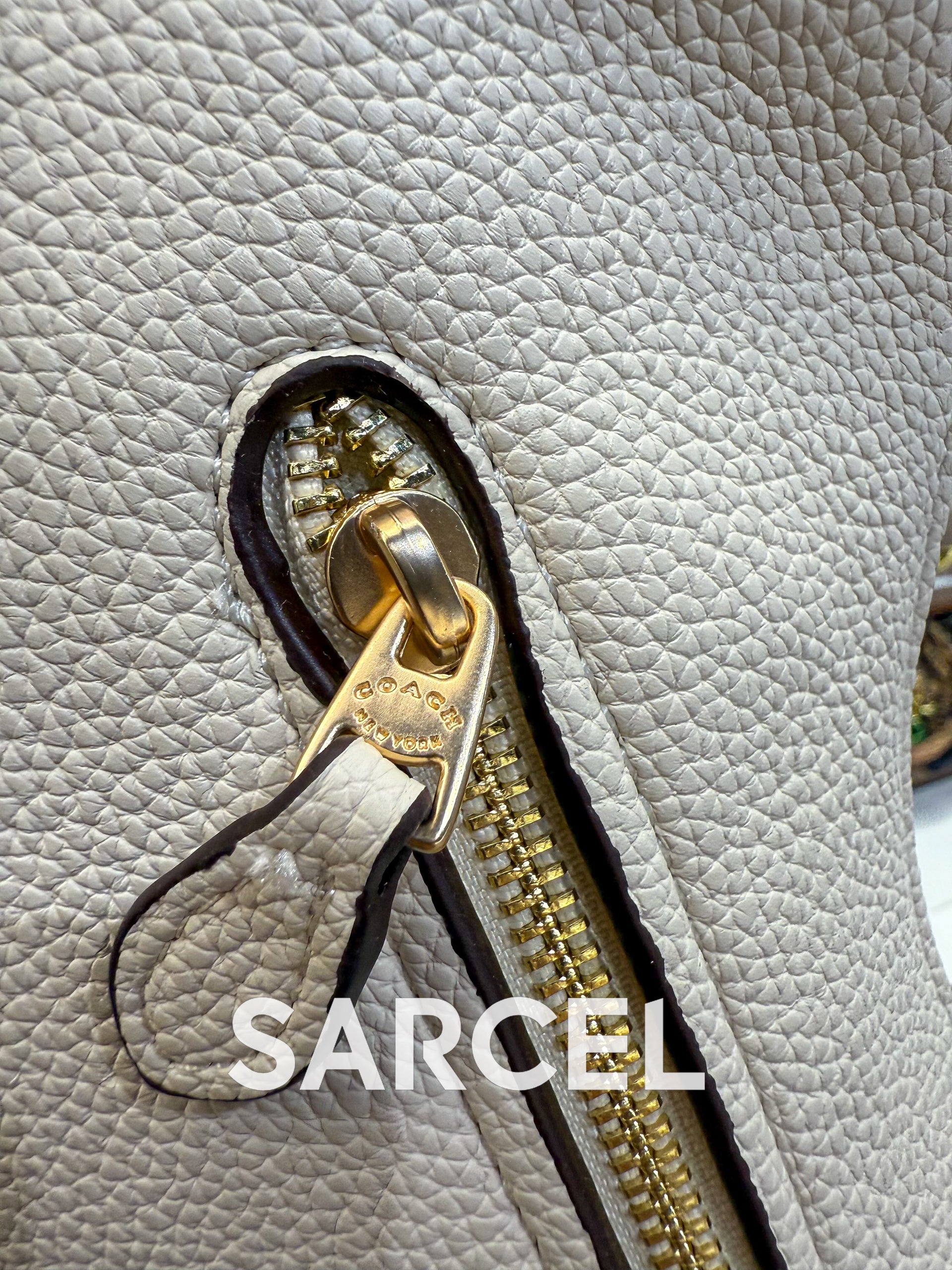 Sac Bandoulière Coach Créme – 100% Cuir Véritable & Finitions Haute Qualité CH-1015