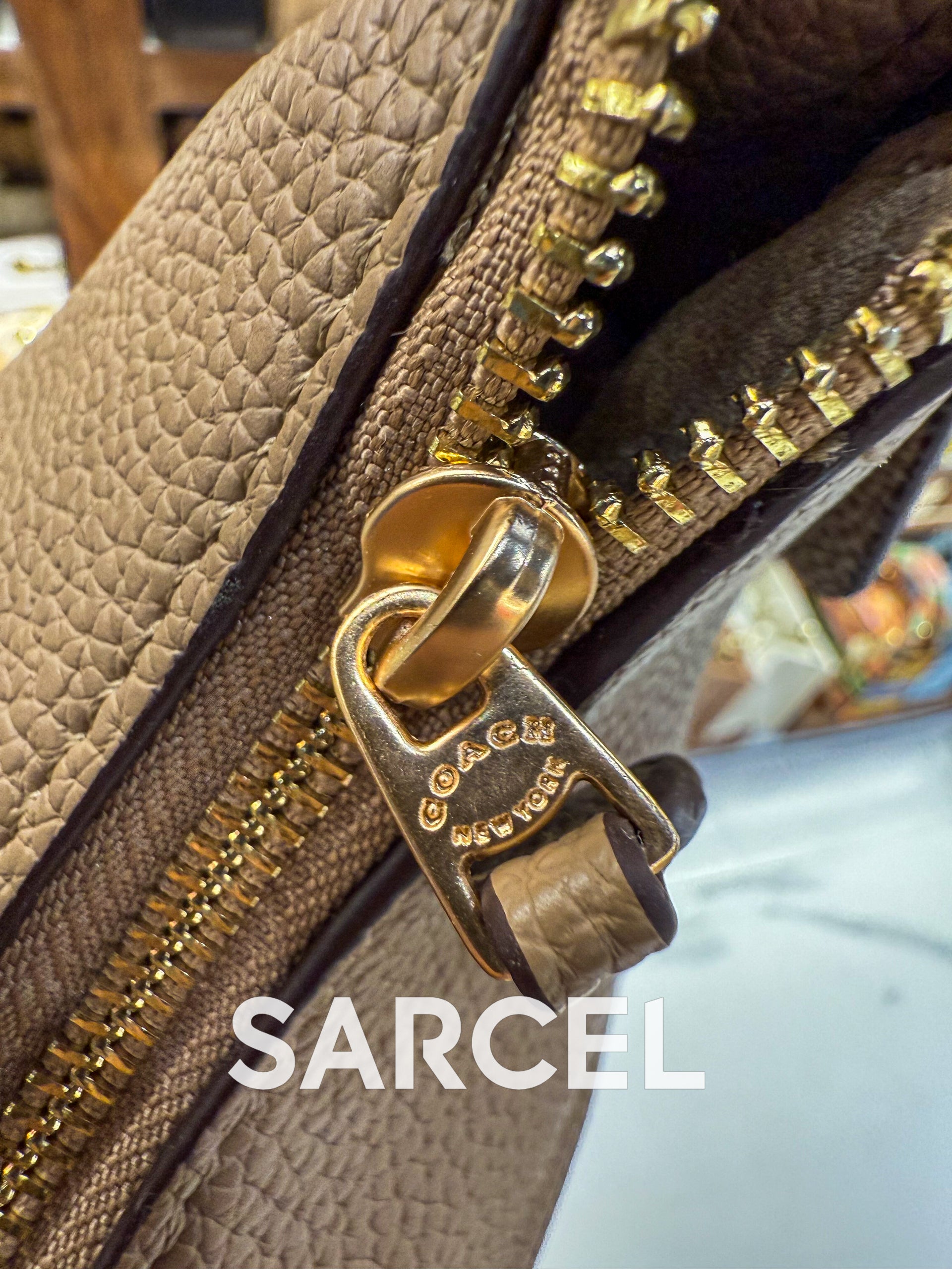 Sac Bandoulière Coach Grège Foncé – 100% Cuir Véritable & Finitions Haute Qualité CH-1016