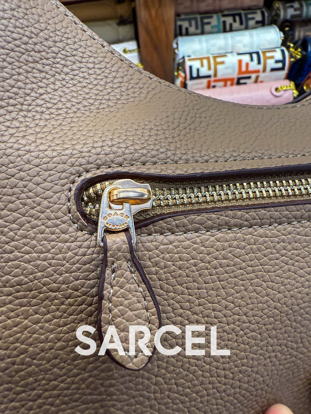 Sac Bandoulière Coach Grège Foncé – 100% Cuir Véritable & Finitions Haute Qualité CH-1016